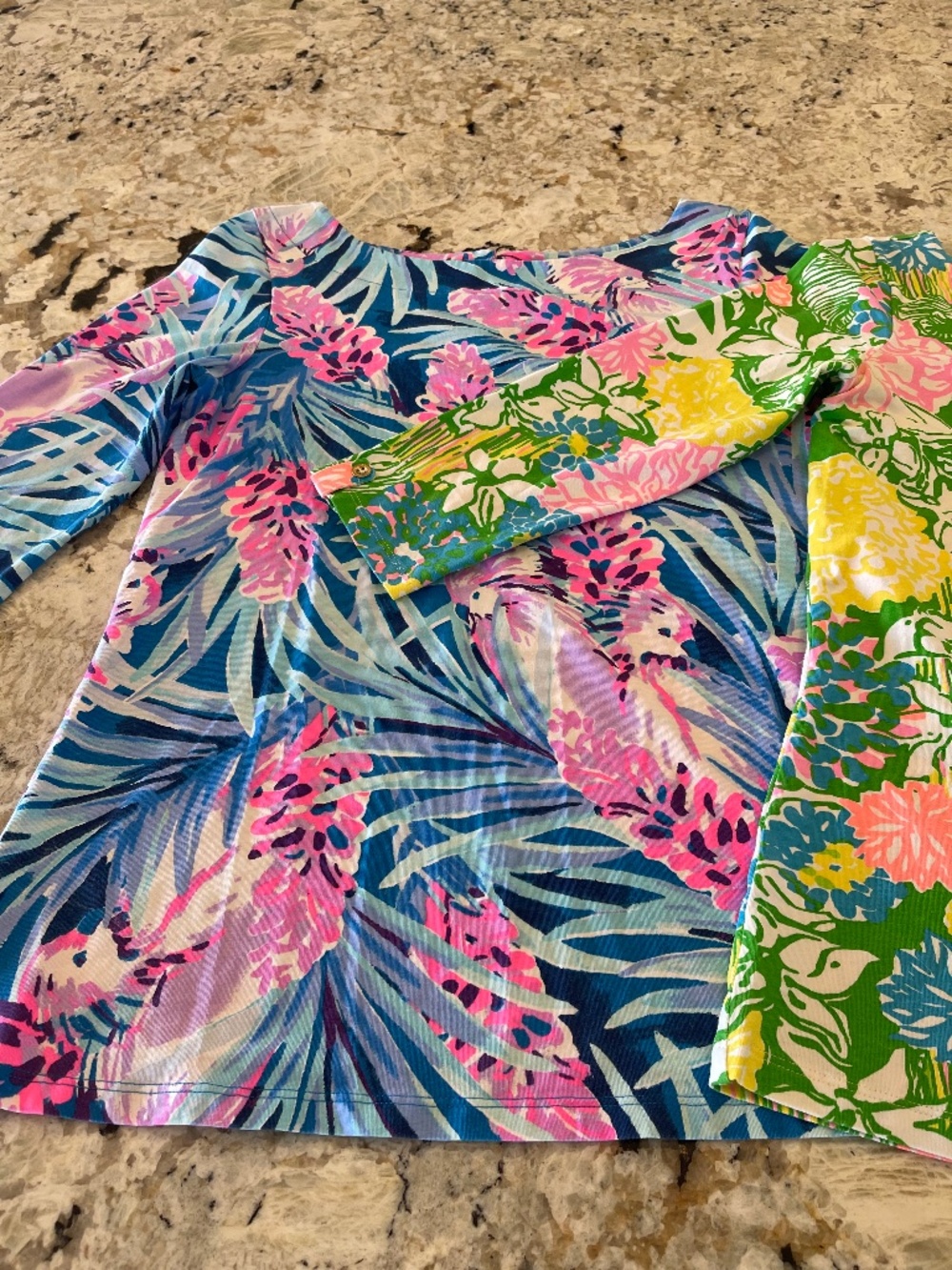 Lilly Pulitzer Waverly Top T-Shirt Lot of 2 Shirts S Tropical Resort Colorful - Picture 3 of 12